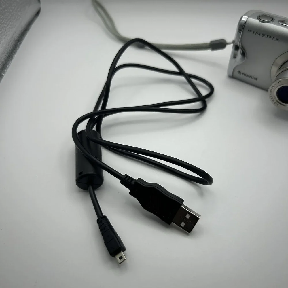 Fujifilm FinePix F20 F Series 6.3MP 3x Zoom Compact Digital Camera From Japan